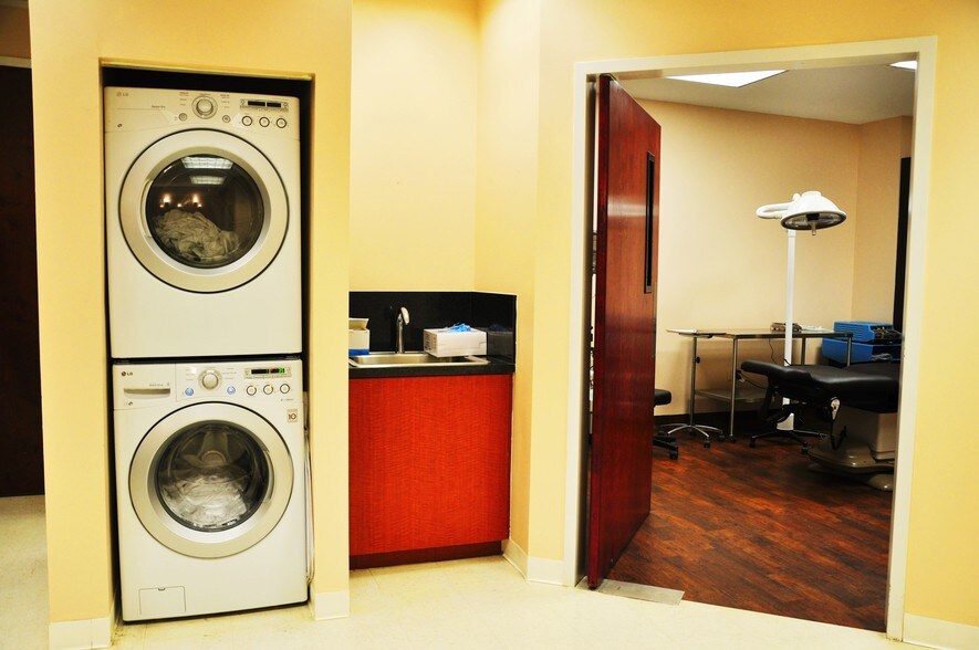 More Photos Of 12460-12468 W Atlantic Blvd, Coral Springs Medical For Lease