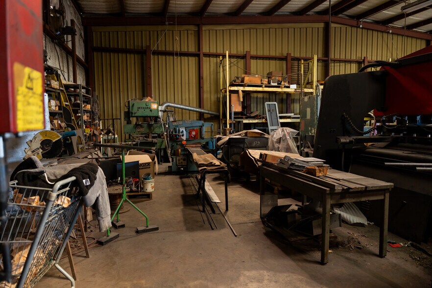 More Photos Of 1630 N Interstate 35 E, Lancaster Flex For Sale