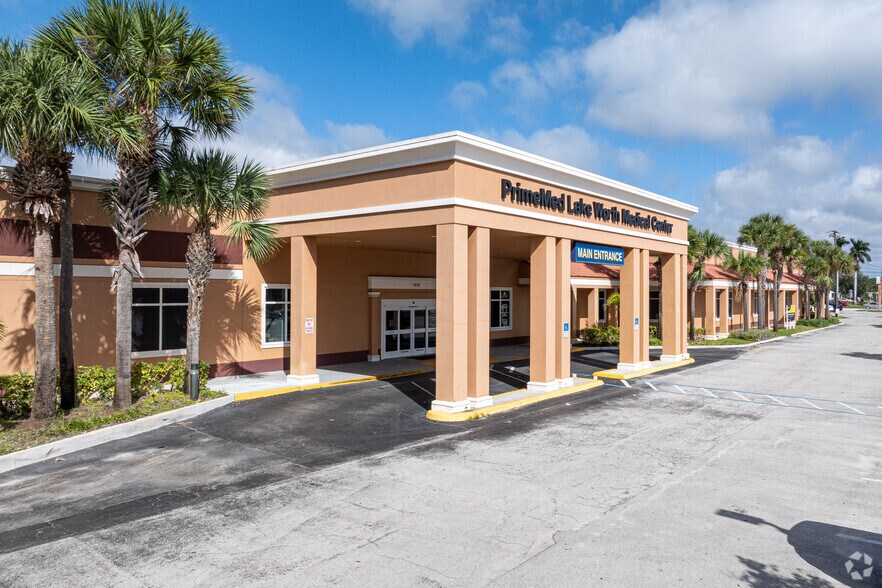 Primary Photo Of 7408 Lake Worth Rd, Lake Worth Medical For Lease