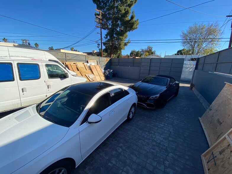More Photos Of 7234 Owensmouth Ave, Canoga Park Freestanding For Lease
