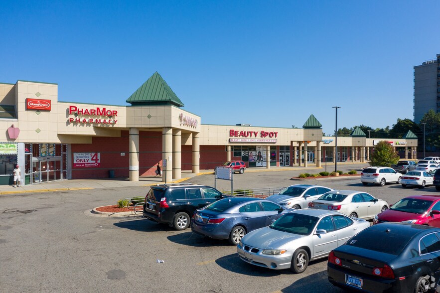 More Photos Of 20200-20266 W 7 Mile Rd, Detroit Freestanding For Lease