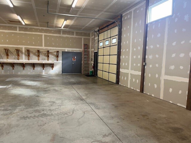 More Photos Of 310 Custer Dr, Battle Creek Medical For Lease