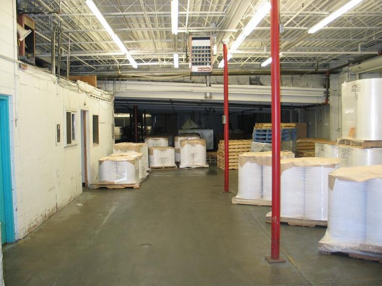 More Photos Of 1430 County Road C W, Roseville Warehouse For Lease