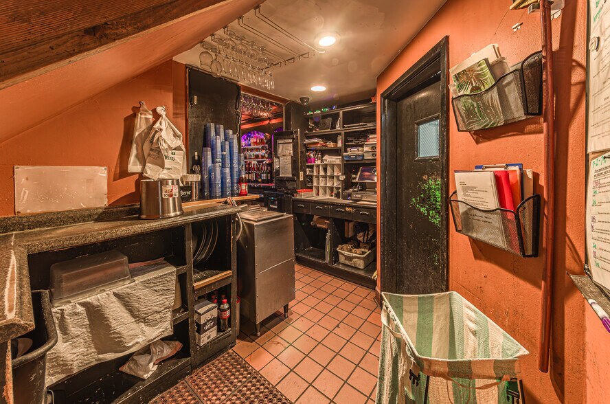 More Photos Of 99 Aurora St, Lancaster General Retail For Sale