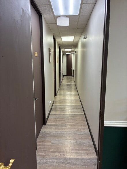 More Photos Of 6677 Rookin St, Houston Storefront Retail Office For Sale
