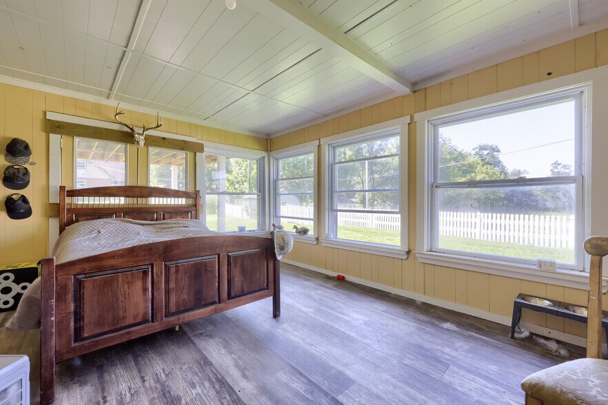 More Photos Of 197 Pencroft Dr N, Holtwood Industrial For Sale
