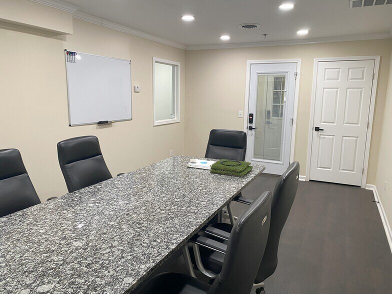 More Photos Of 7 Swisher Dr, Cartersville Manufacturing For Lease