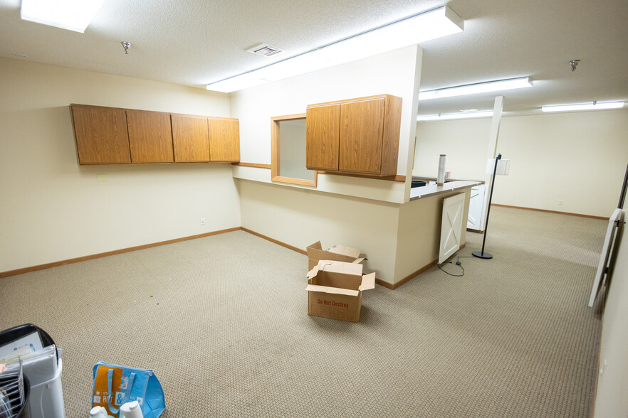 More Photos Of 2004 Highland Ave, Eau Claire Office For Lease