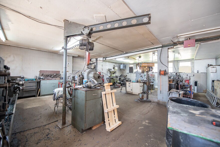 More Photos Of 1128 N Main St, Uhrichsville Manufacturing For Sale