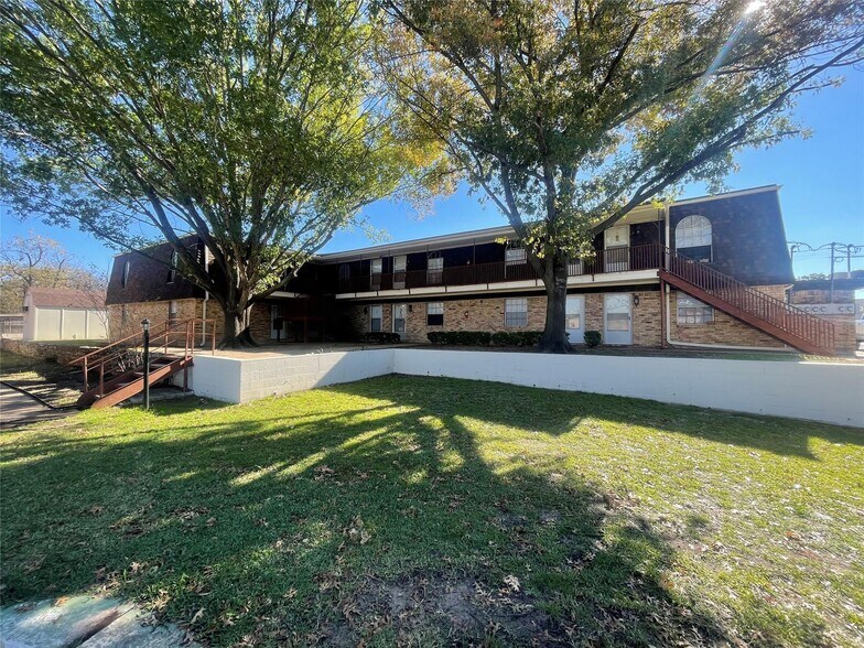 More Photos Of 106 E Josephine St, Weatherford Apartments For Sale