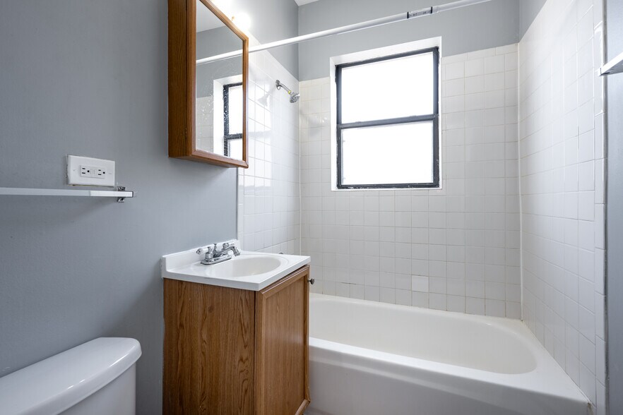 More Photos Of 6938 S Clyde Ave, Chicago Apartments For Sale