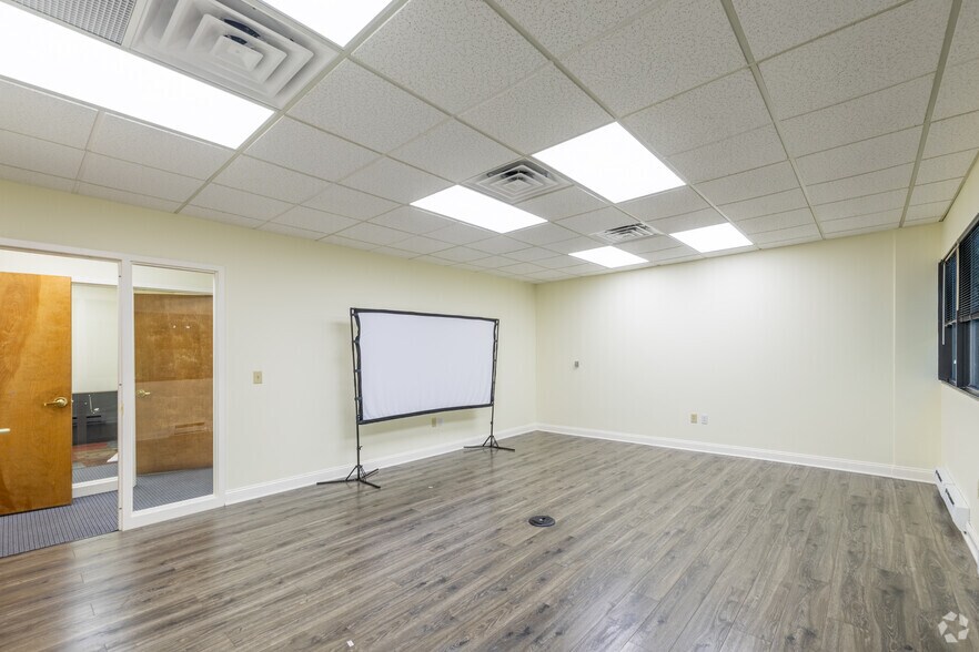 More Photos Of 1600 Saint Georges Ave, Rahway Office For Lease