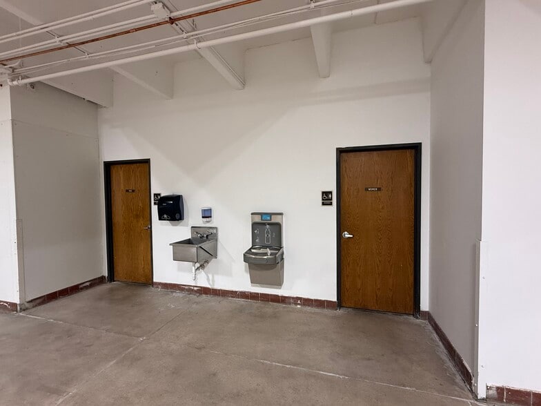 More Photos Of 180 Talamine Ct, Colorado Springs Distribution For Lease