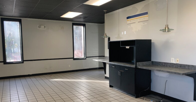 More Photos Of 130 W Oxmoor Rd, Birmingham Light Distribution For Sale
