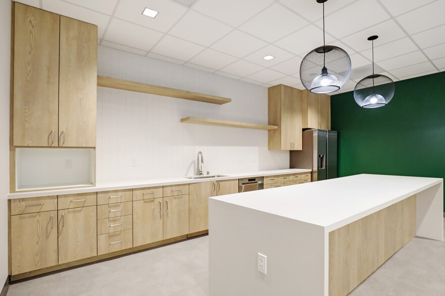 More Photos Of 9980 Huennekens St, San Diego Unknown For Lease