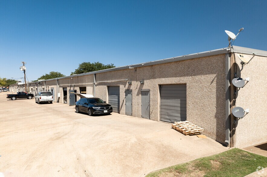 More Photos Of 801 K Ave, Plano Showroom For Lease