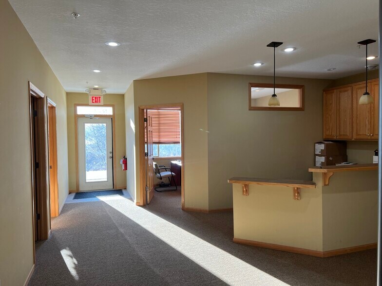 More Photos Of 7965 Stone Creek Dr, Chanhassen Office For Sale