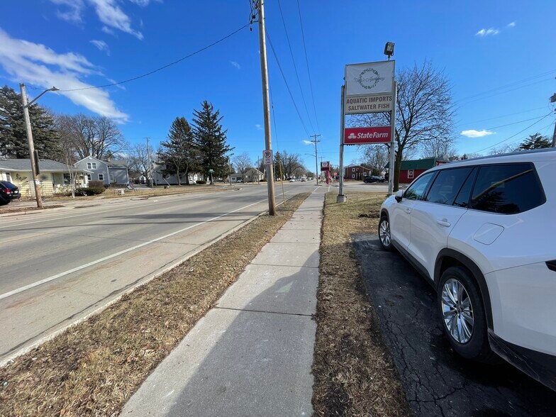More Photos Of 1117 N Badger Ave, Appleton Supermarket For Sale
