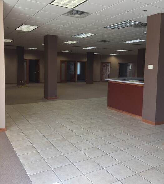 More Photos Of 1802-1838 Commerce Dr, North Mankato Freestanding For Lease