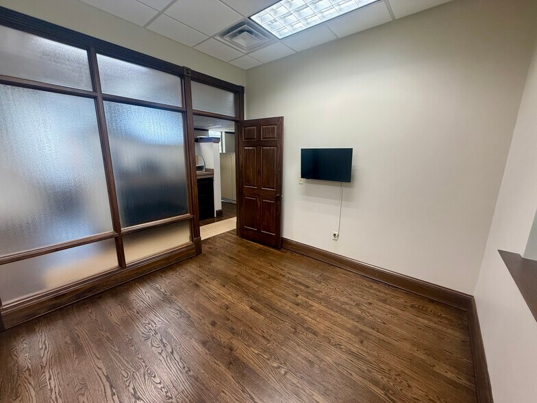 More Photos Of 15 W Center St, Lawrenceburg Coworking Space