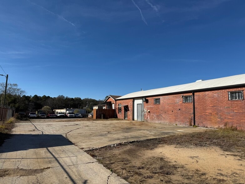 More Photos Of 3071 Broadway, Macon-Bibb Warehouse For Sale