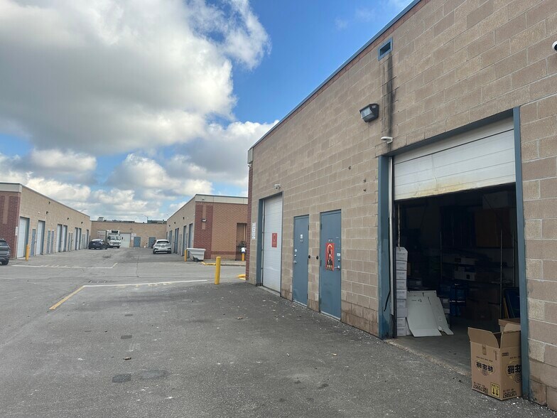 More Photos Of 21 Fairburn Dr, Markham Light Distribution For Sale