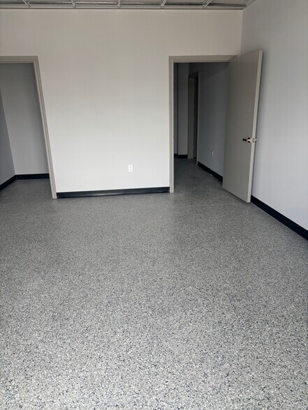 More Photos Of 1905 Longmire Rd, Conroe Unknown For Lease