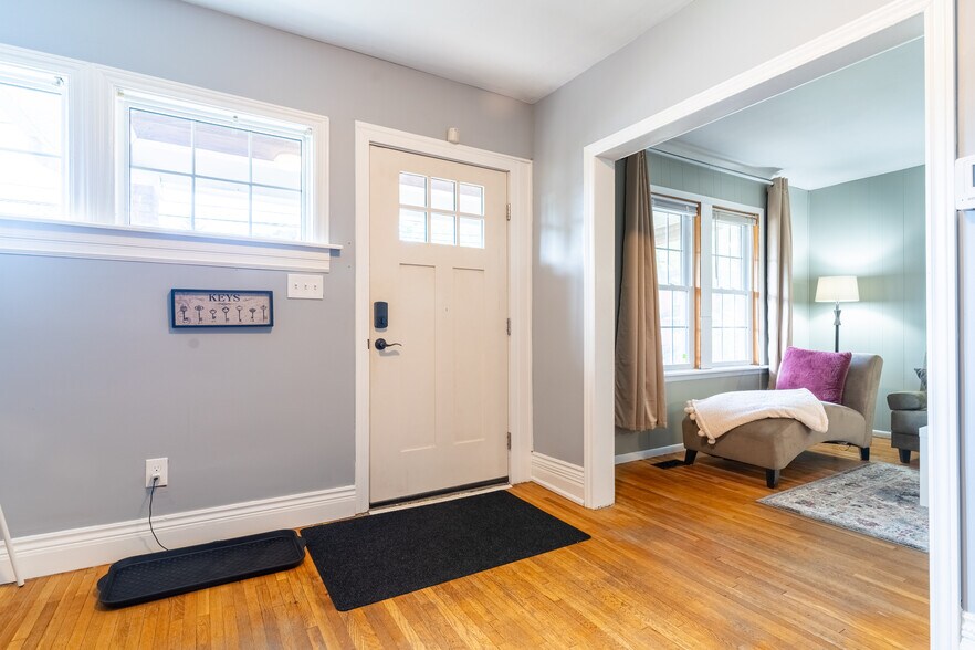 More Photos Of 738 Brock St, Windsor Multifamily For Sale