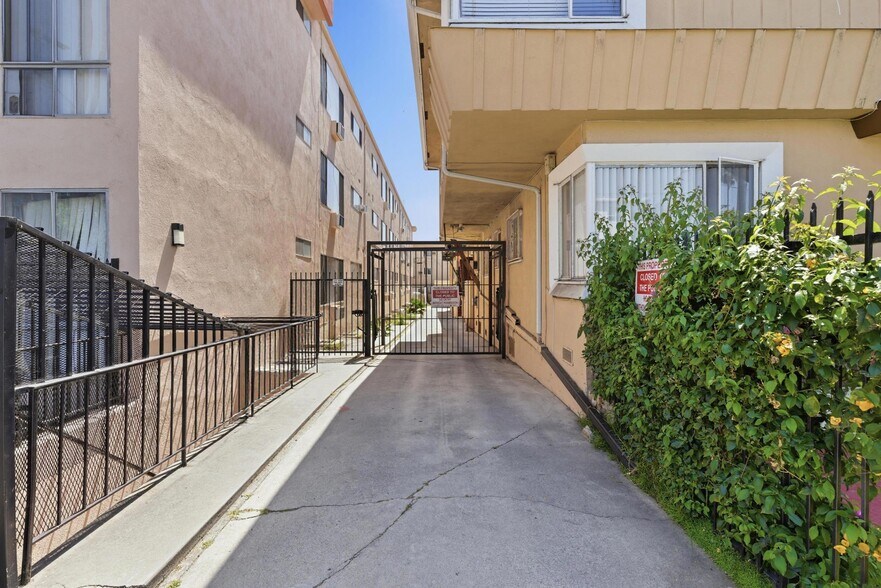 More Photos Of 5408 Russell Ave, Los Angeles Apartments For Sale