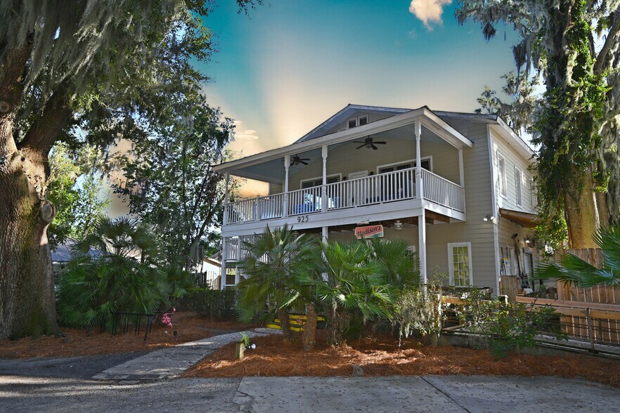 More Photos Of 925 10th St, Port Royal Restaurant For Sale