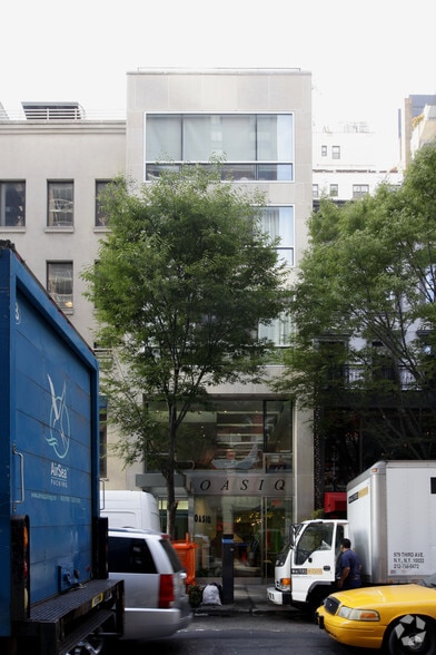 More Photos Of 242 E 58th St, New York Storefront Retail Residential For Lease