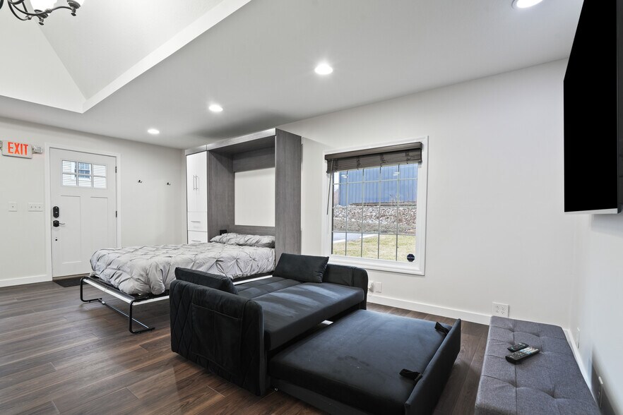 More Photos Of 153 E Dublin Granville Rd, New Albany Medical For Lease