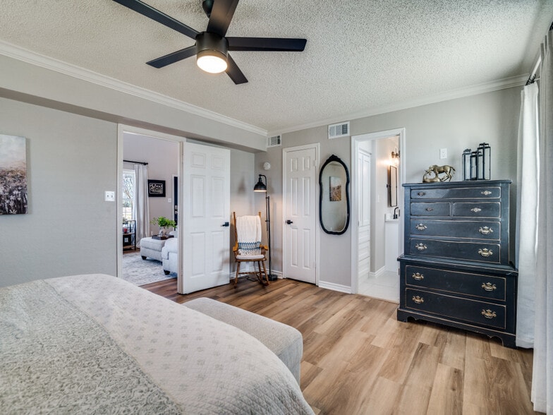 More Photos Of 1840 County Road 4309 N, Greenville Flex For Sale