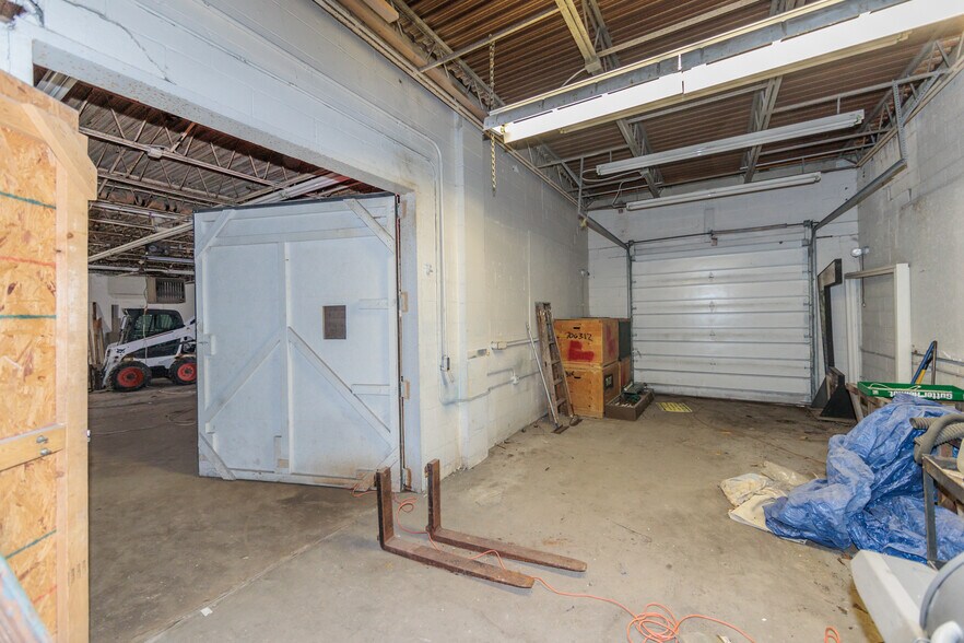 More Photos Of 160 Eady Ct, Elyria Warehouse For Sale