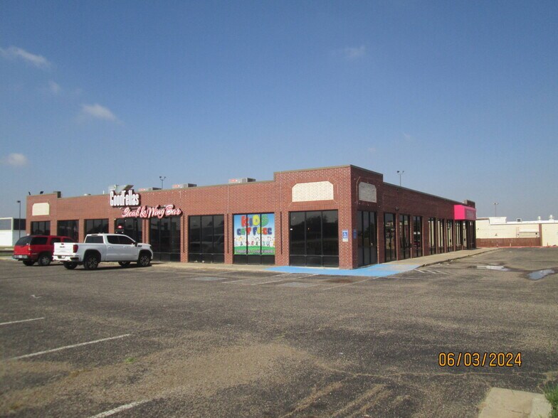 Primary Photo Of 1101-1127 N Interstate 27, Plainview Storefront Retail Office For Lease
