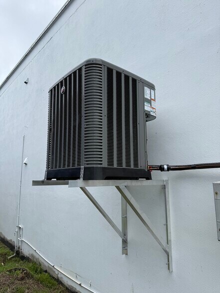 More Photos Of 12388 Starkey Rd, Largo Warehouse For Sale