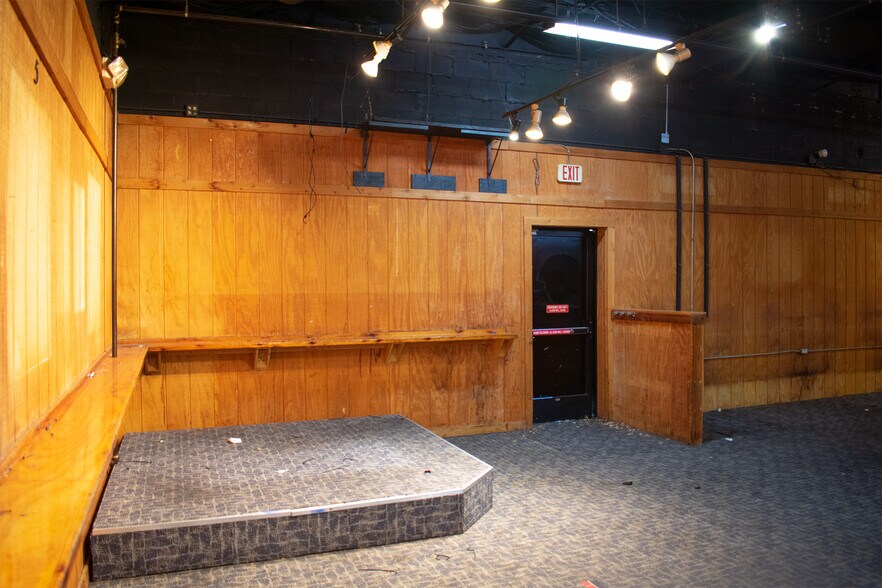 More Photos Of 1801 N Plano Rd, Richardson Specialty For Lease