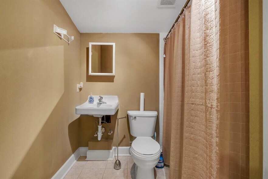 More Photos Of 1320 Cherry Laurel St, Tallahassee Office Residential For Sale