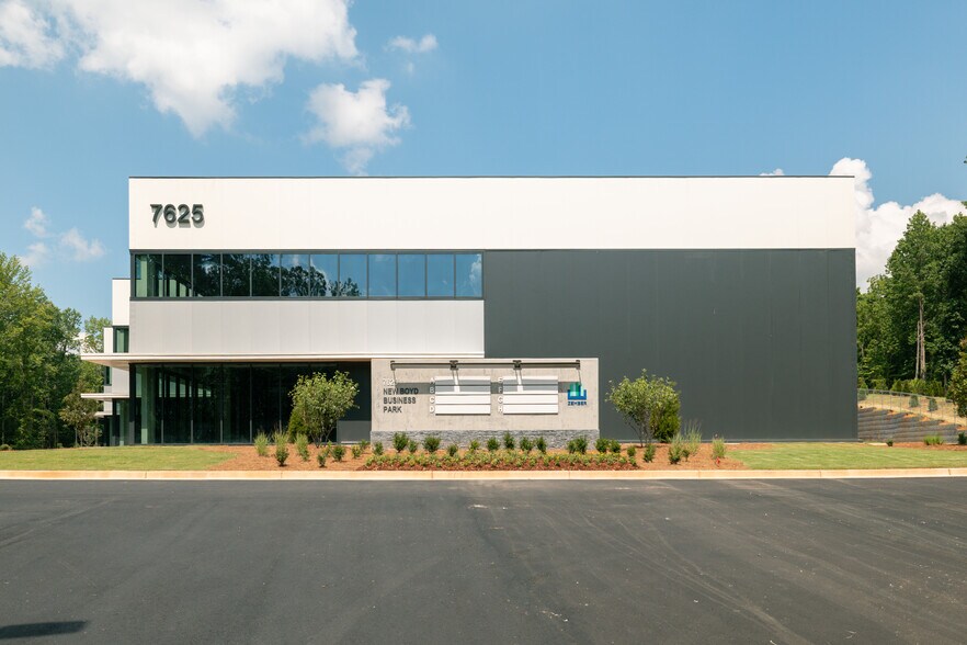 More Photos Of 7625 New Boyd Rd, Johns Creek Showroom For Lease