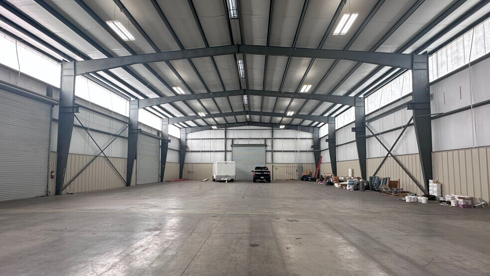 More Photos Of 6812 Bourgeois Rd, Houston Warehouse For Lease
