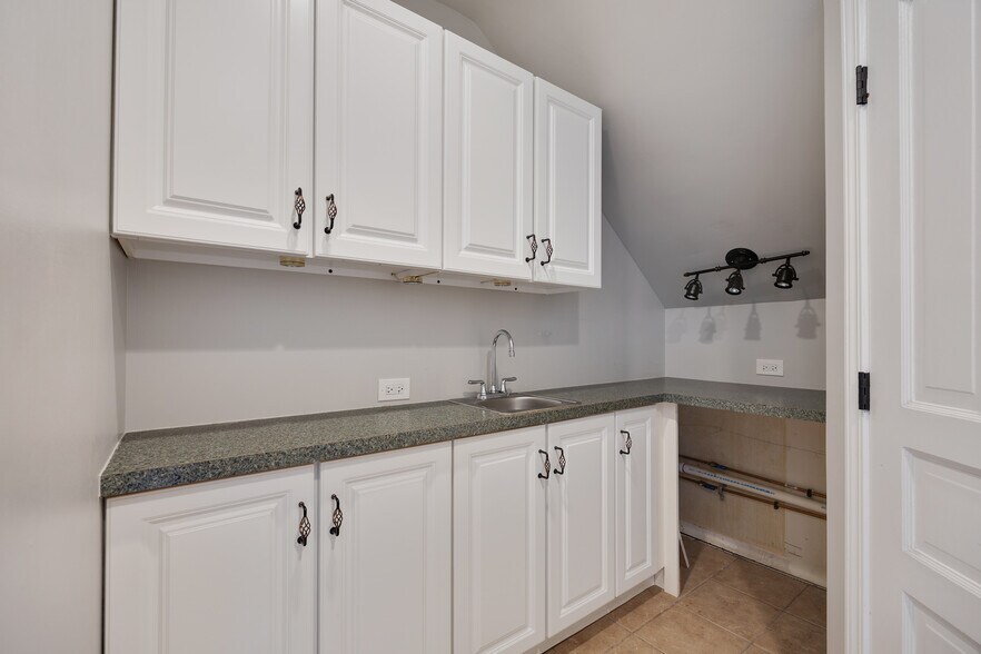 More Photos Of 121 N Washington St, Naperville Medical For Lease