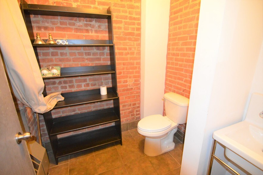 More Photos Of 190 N 14th St, Brooklyn Restaurant For Lease