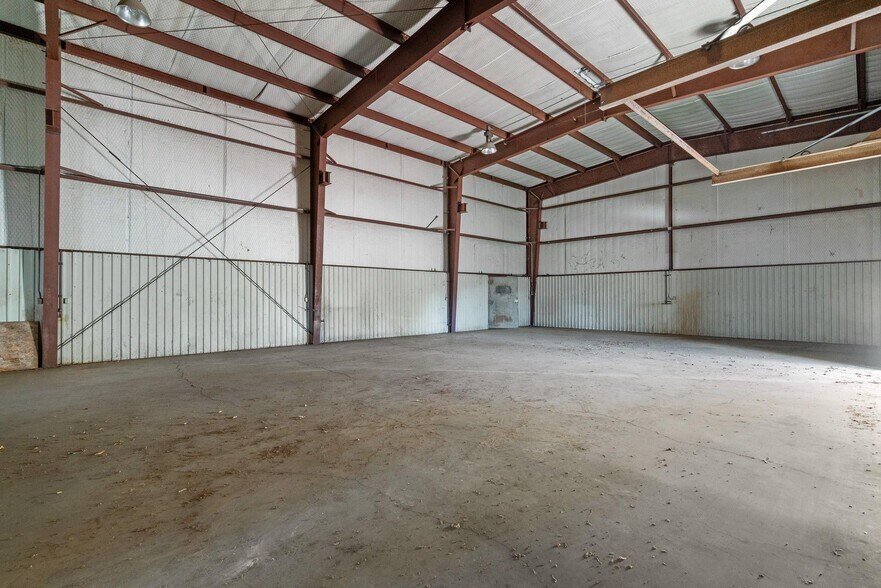 More Photos Of 503 W Central Ave, Comanche Warehouse For Sale