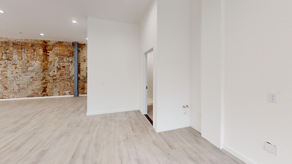 More Photos Of 252-256 Washington St, Newark Office For Lease