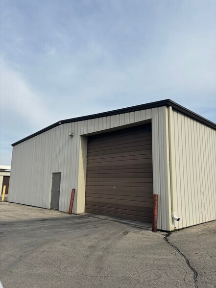 More Photos Of 1215 N Hickory Farm Ln, Appleton Self Storage For Lease
