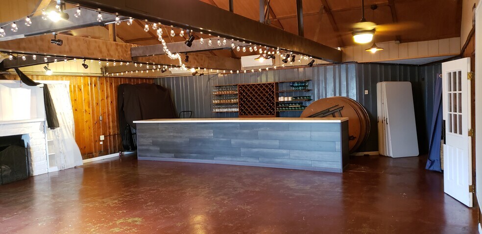 More Photos Of 1400 Stratford Rd, Delaware Freestanding For Sale