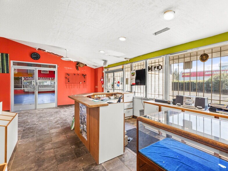 More Photos Of 11702 NE Halsey St, Portland Freestanding For Sale