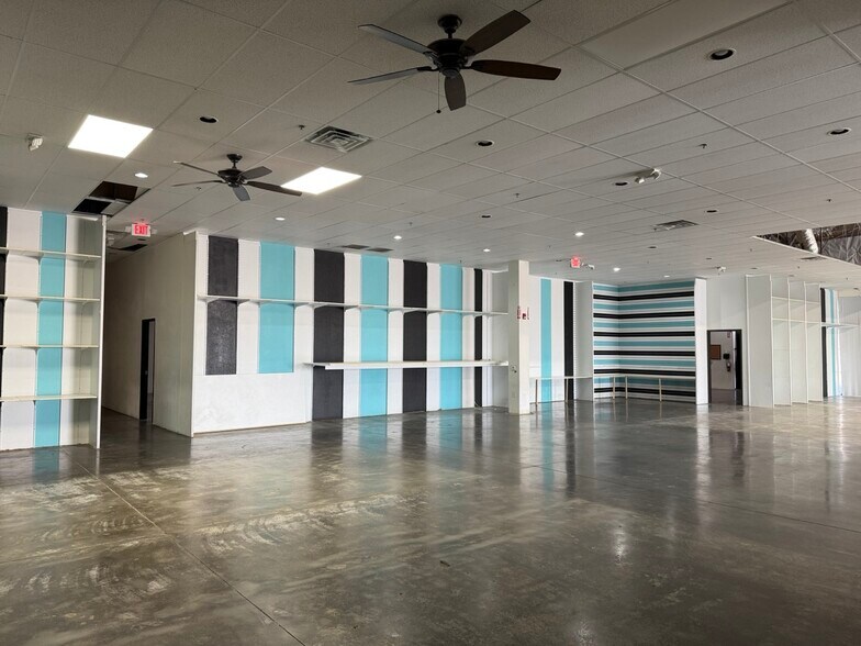 More Photos Of 7091 W Craig Rd, Las Vegas General Retail For Lease