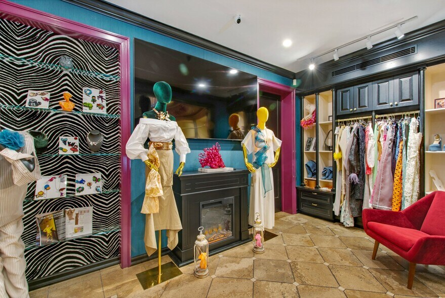 More Photos Of 9625-9647 Brighton Way, Beverly Hills Storefront Retail Office For Lease