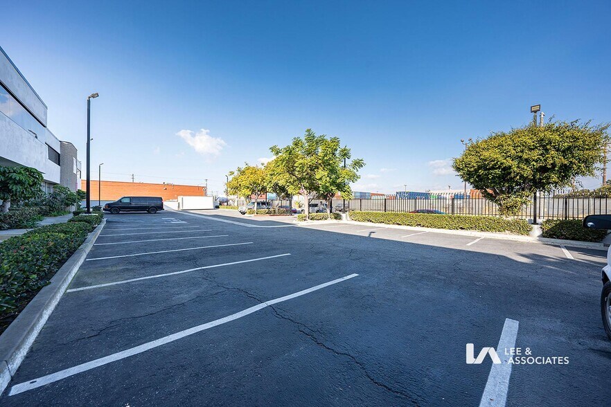 More Photos Of 620 W 16th St, Long Beach Warehouse For Sale